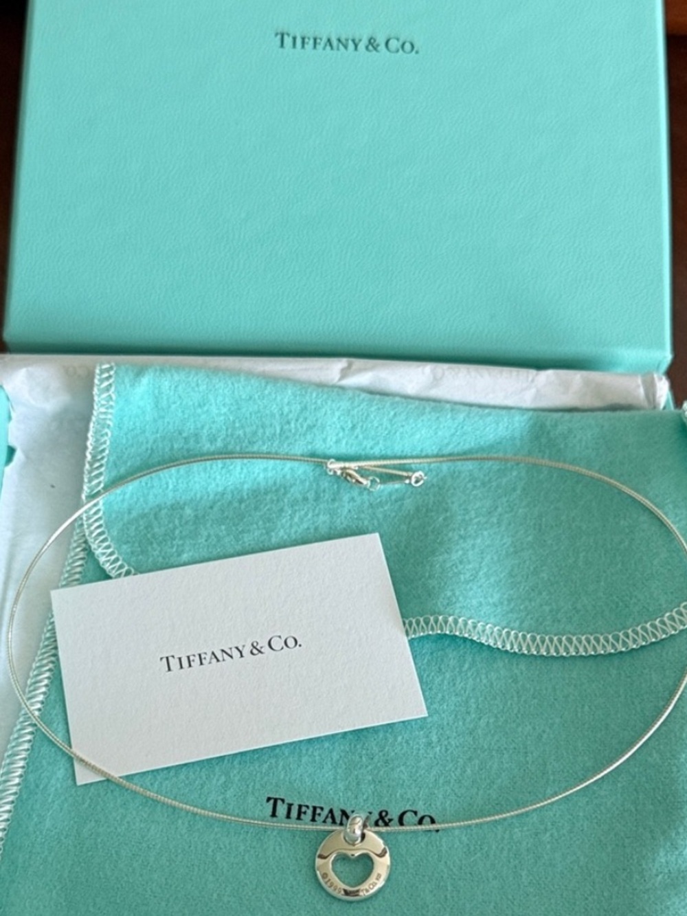 NWT ©️1999 Tiffany & Co. Heart Cutout Pendant Omega Chain Necklace